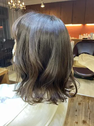 ミディアム 山木 裕子のヘアスタイル