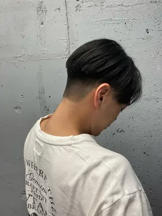 メンズ 顔まわりレイヤー デザインカットのヘアスタイル