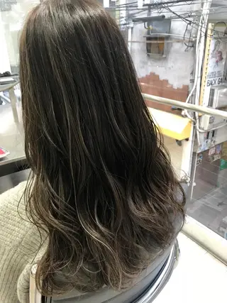 ミディアム カラー 西村あきや トレンド韓国ヘアのヘアスタイル