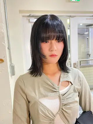 ミディアム カラー 竹内 柚子のヘアスタイル