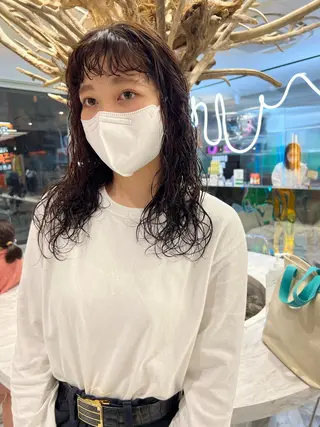 セミロング カラー パーマ ヘアアレンジ メンズ キッズ ネイル マツエク・マツパ mana 暖色カラーカットのヘアスタイル