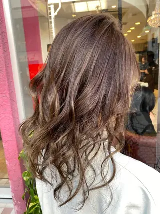 ミディアム カラー デザインカラー✨新倉 佑奈のヘアスタイル