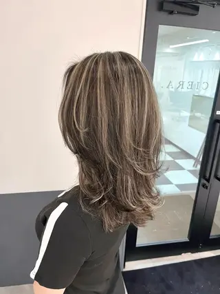 セミロング カラー EMMA🤍 CIERA.心斎橋のヘアスタイル