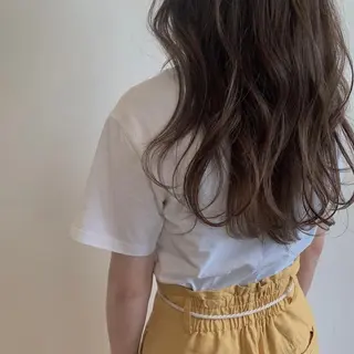 カラー 西岡 莉緒のヘアスタイル