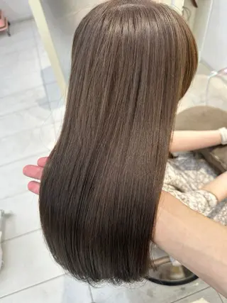 セミロング カラー かなこ／重めレイヤー ／透明感カラーのヘアスタイル