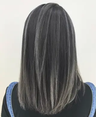 セミロング カラー アダチ コウスケのヘアスタイル