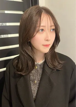 セミロング カラー ﾚｲﾔｰ/ﾊｲﾄｰﾝ WAKANAのヘアスタイル