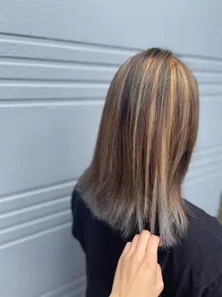 セミロング カラー 佐々木 麻純のヘアスタイル
