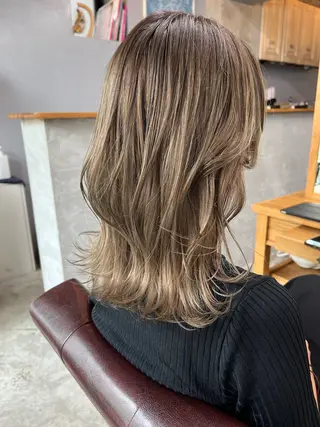カラー 秋山 美奈のヘアスタイル