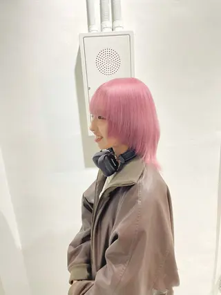 ショート カラー Muミュー/ブリーチ ハイトーン　Wカラーのヘアスタイル