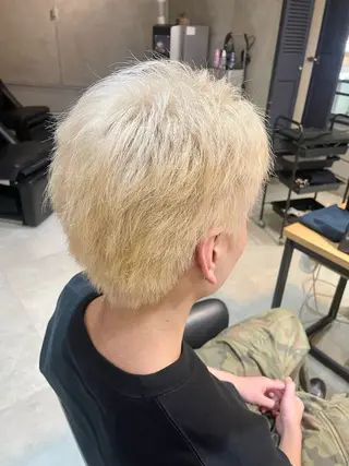 ショート カラー HAYATA/透明感 /派手髪/ケアブリのヘアスタイル