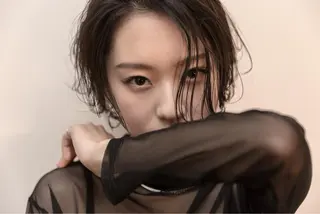 ショート カラー ツジガキ ユウスケのヘアスタイル