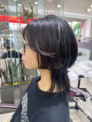 ミディアム レイヤー 艶々カラーのヘアスタイル