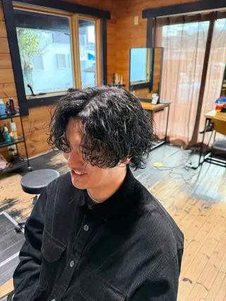 ミディアム パーマ メンズ 古賀 雄大のヘアスタイル