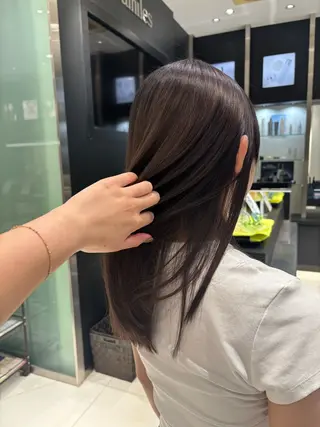 ミディアム カラー 小潟 千尋のヘアスタイル