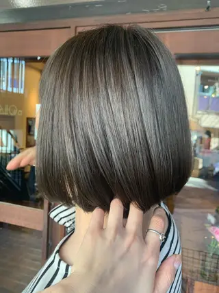 ショート カラー 加茂 しのぶのヘアスタイル