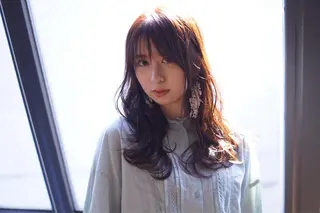 ロング hoNua. 栄/透明感カラーのヘアスタイル