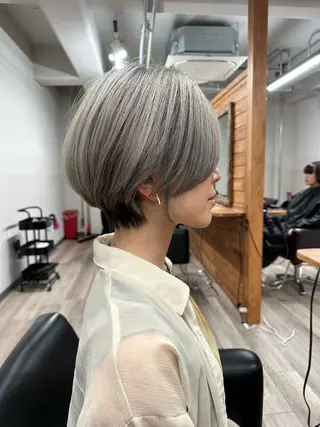 ショート カラー アンソニー ショウゴのヘアスタイル
