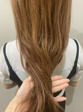 ロング カラー 加藤 知子のヘアスタイル