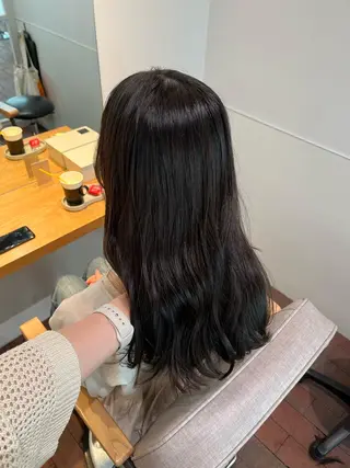 セミロング カラー 片岡 由依のヘアスタイル