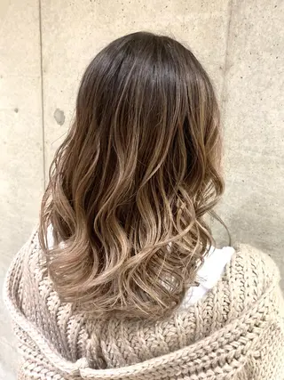ミディアム カラー ハイライトが 得意なニキです😊のヘアスタイル