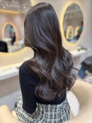 ロング カラー 透明感カラー🤎 中川智帆のヘアスタイル