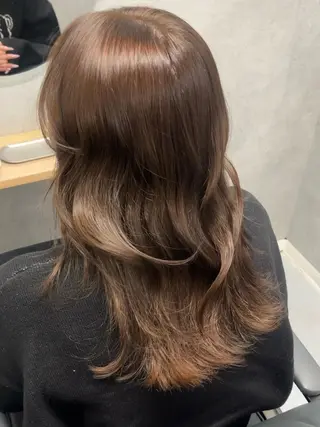 セミロング 透明感カラー/レイヤ ー/顔まわり/辻部のヘアスタイル