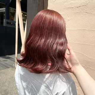ミディアム カラー 圧倒的 毛流れ センターパートのヘアスタイル