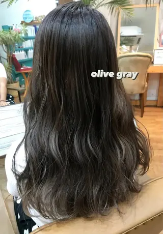 ロング カラー Nagisa🥥🧡 南森町駅 徒歩30秒のヘアスタイル