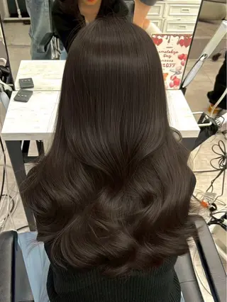ロング 岡田 聖蘭のヘアスタイル