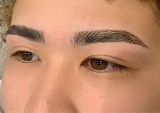 メンズ アイブロウ 榊琴帆/美容師兼 アイブロウリストの眉毛・アイブロウイメージ