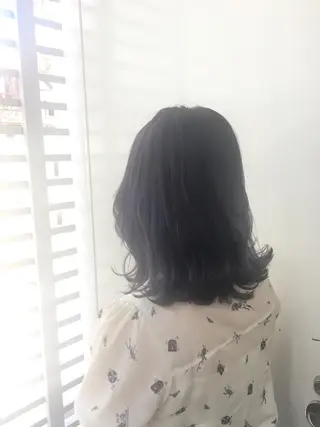 セミロング カラー Zina SAKIのヘアスタイル