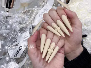 ネイル Nailsalon Vi+ももか🩷のネイルデザイン