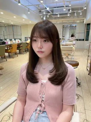 セミロング 表参道小顔カット前髪 割れ改善クロスパーマのヘアスタイル