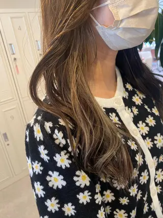 ロング カラー 梛木 唯のヘアスタイル