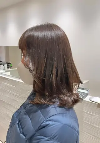 ミディアム サキ🤍ハイトーン 🩰くびれ巻きヘアのヘアスタイル