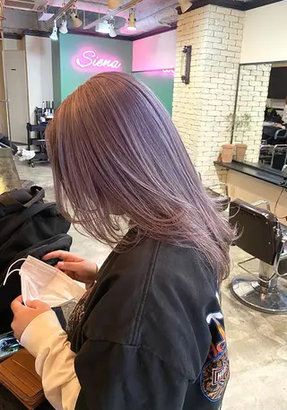 セミロング カラー ヘアアレンジ 🌟小顔レイヤー× 赤み消し透明感カラーのヘアスタイル