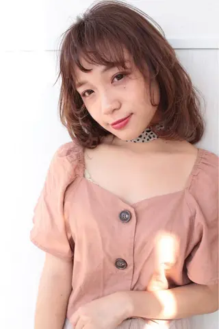 ミディアム カラー レイヤーカット/ 前髪顔周りカットのヘアスタイル