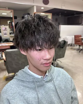 パーマ メンズ 会社で浮かない ビジネスヘア/心斎橋のヘアスタイル