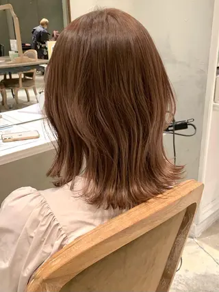 ミディアム カラー SAKINO． ベージュカラーのヘアスタイル