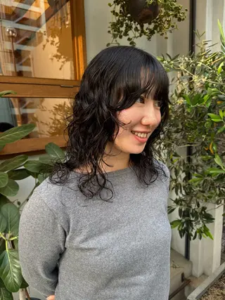 ミディアム パーマ ENIF 大島 芽生のヘアスタイル