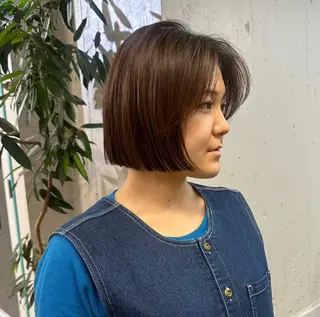 ショート 小顔に見えるボブ 透明感カラー🪽のヘアスタイル