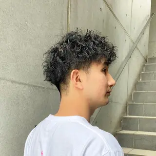 パーマ メンズ 顔まわりレイヤー デザインカットのヘアスタイル