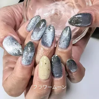 ネイル フラワー ムーンのネイルデザイン