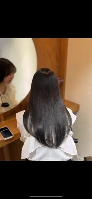 ロング 塩川ももこ/ 自然な縮毛矯正のヘアスタイル
