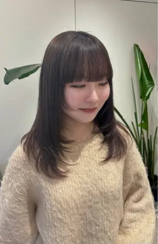 セミロング カラー サキ🤍ハイトーン 🩰くびれ巻きヘアのヘアスタイル