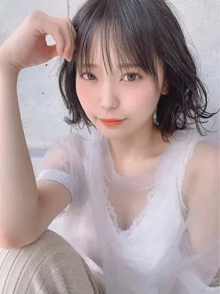 ミディアム カラー ヘアアレンジ 💙ハイトーン韓国風 色白ヘア💙manaのヘアスタイル
