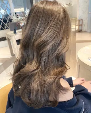 ロング ❤️ブリーチなし💚 ダブルカラー平野実花のヘアスタイル