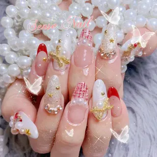 ネイル 🦋 Queenieのネイルデザイン