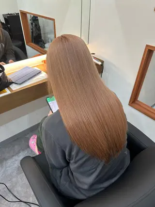ロング ミルクティーベージュ 近鉄奈良駅　向田のヘアスタイル